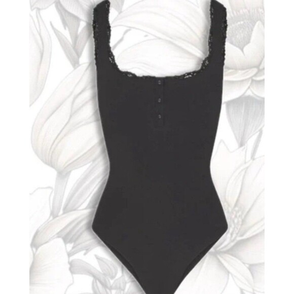 Skims Fits Everybody Lace Button Henley Brief Bodysuit - Picture 2 of 5